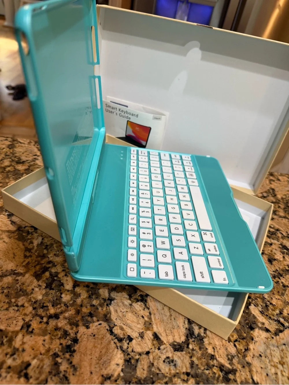 SMART brand Turquoise Bluetooth Tablet Keyboard Case no cords included